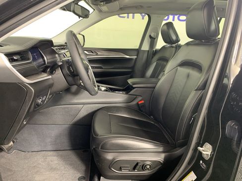 Used 2023 Jeep Grand Cherokee L Limited AWD/4WD image 15