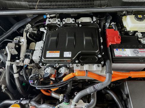 Used 2024 Toyota bZ4X FWD image 33