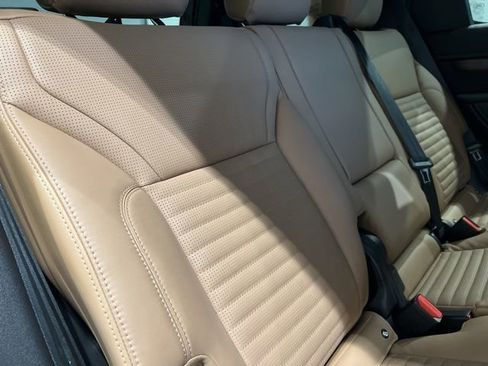 Used 2024 Land Rover Discovery Dynamic SE image 46
