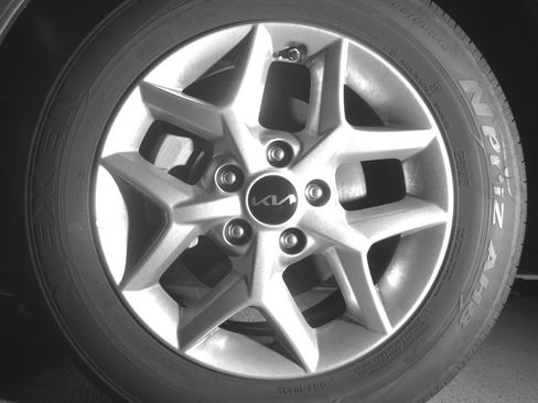 Used 2025 Kia Soul LX w/ LX Technology Package FWD image 12