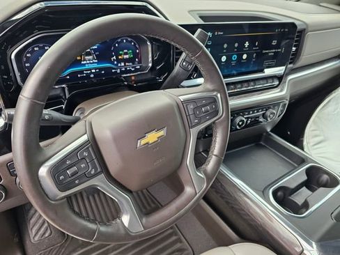 Used 2024 Chevrolet Silverado 2500 LTZ w/ LTZ Convenience Package AWD/4WD image 16