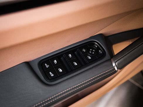 Certified 2023 Porsche Cayenne Platinum Edition AWD/4WD image 22