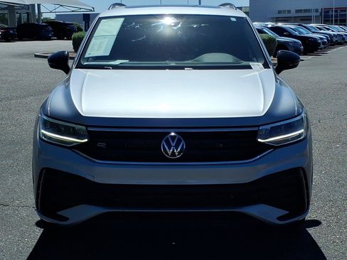 Certified 2024 Volkswagen Tiguan SE R-Line image 2