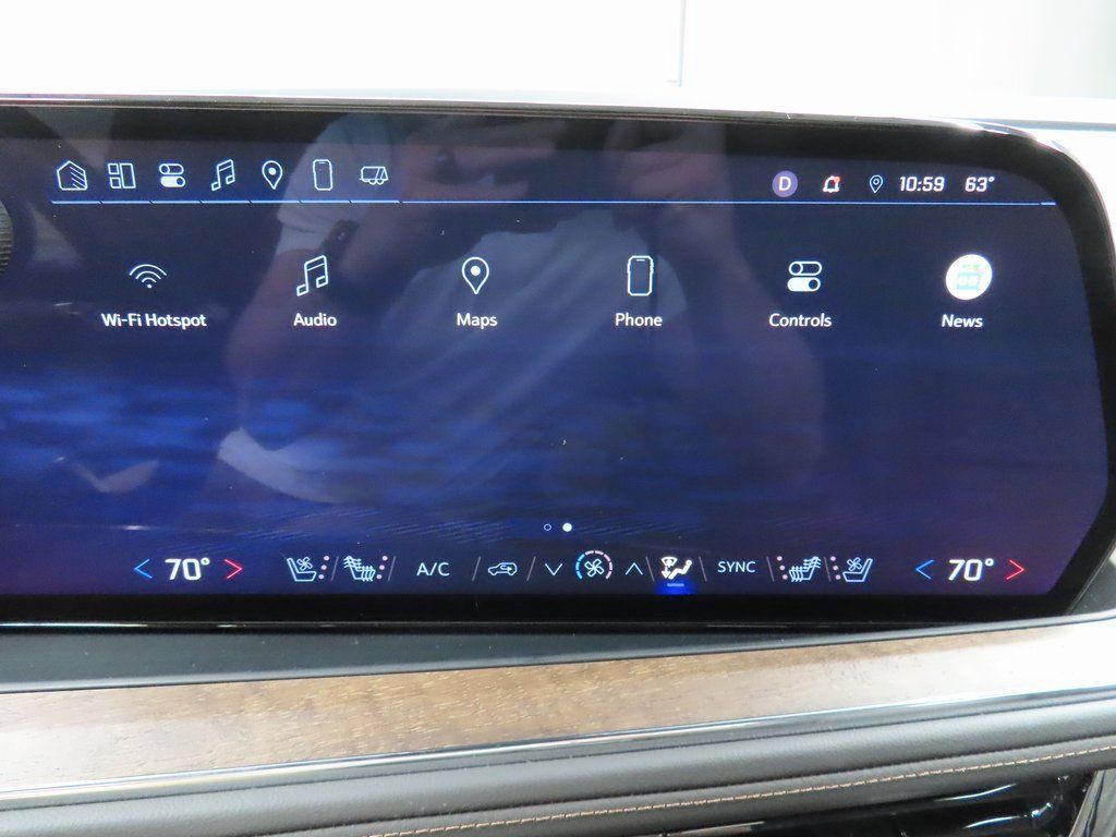 Used 2025 Chevrolet Suburban High Country AWD/4WD image 27
