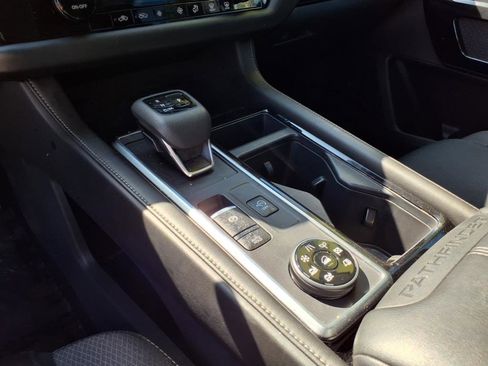 Used 2024 Nissan Pathfinder SV image 16