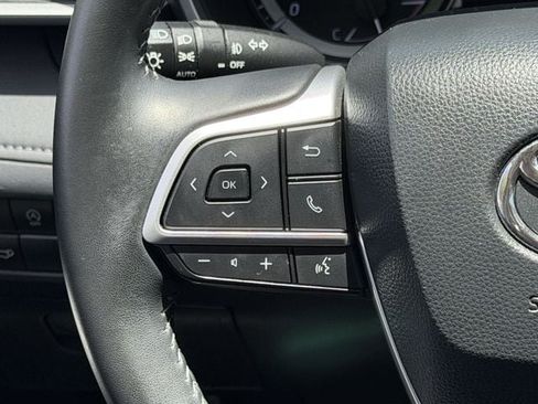 Certified 2024 Toyota Highlander XLE FWD image 14