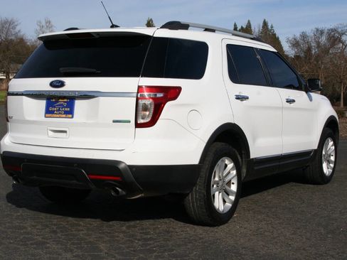 Used 2015 Ford Explorer XLT w/ Equipment Group 201A image 5