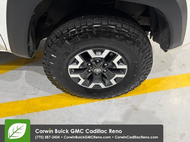 Used 2017 Toyota Tacoma TRD Off-Road AWD/4WD image 36