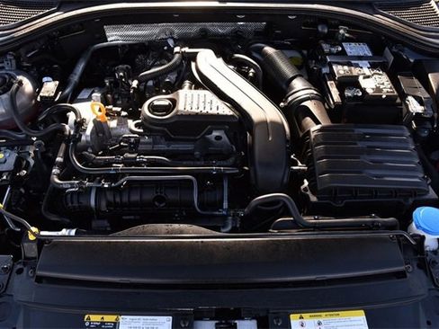 Used 2025 Volkswagen Jetta SE w/ Sunroof Package image 25