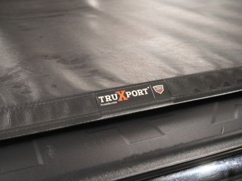 Used 2021 Nissan Titan SV w/ SV Convenience Package image 24