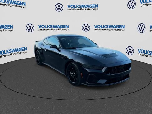 Used 2025 Ford Mustang GT Premium RWD image 2