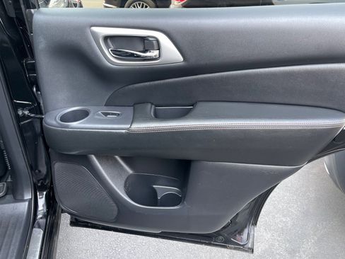 Used 2019 Nissan Pathfinder SL image 28