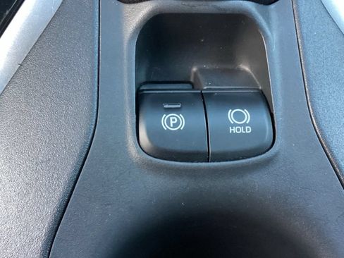 Used 2023 Toyota Corolla Cross LE AWD/4WD image 28