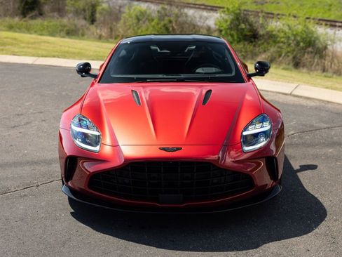Used 2025 Aston Martin V8 Vantage Coupe RWD image 12