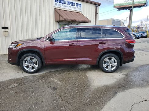 Used 2019 Toyota Highlander AWD V6 image 4