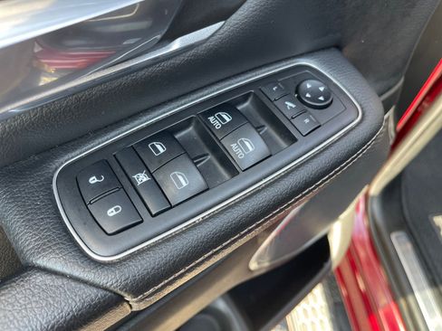 Used 2019 RAM 1500 Laramie AWD/4WD image 8