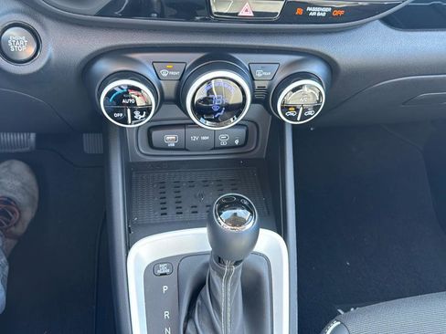 New 2024 Hyundai Venue Limited image 15