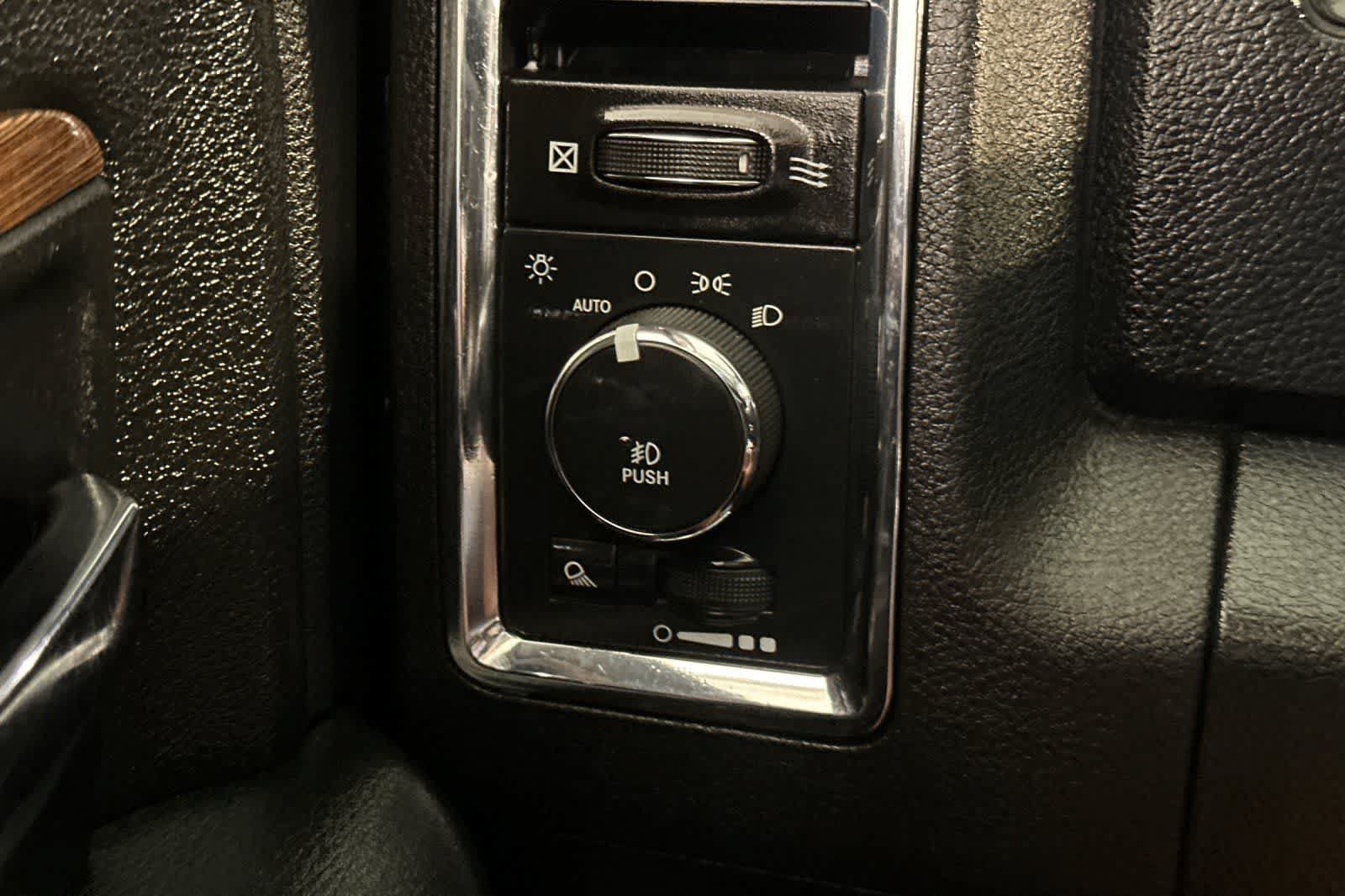 Used 2014 RAM 2500 Laramie w/ Protection Group AWD/4WD image 32