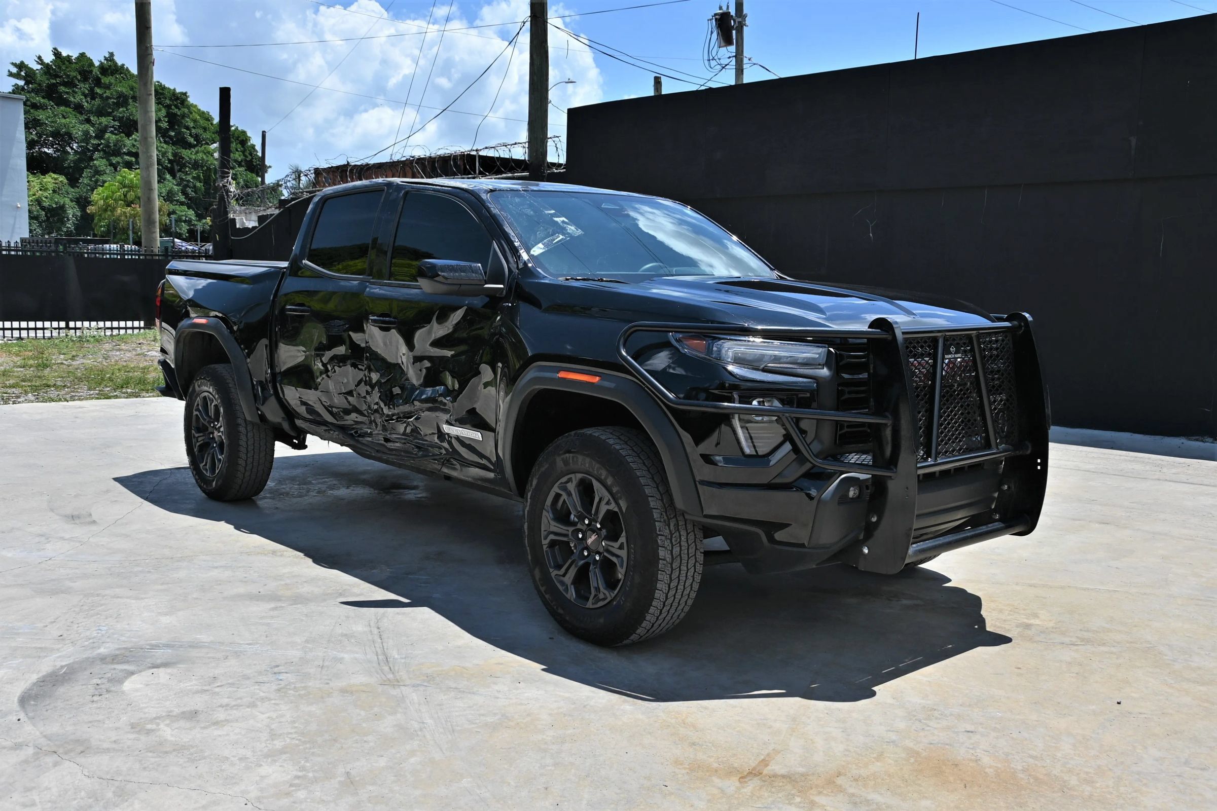 Used 2024 GMC Canyon Elevation w/ Elevation Premium Package RWD image 2