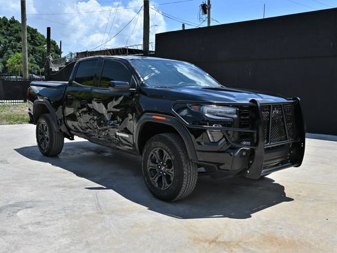 Used 2024 GMC Canyon Elevation w/ Elevation Premium Package RWD image 2