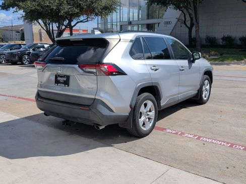Used 2021 Toyota RAV4 XLE FWD image 10