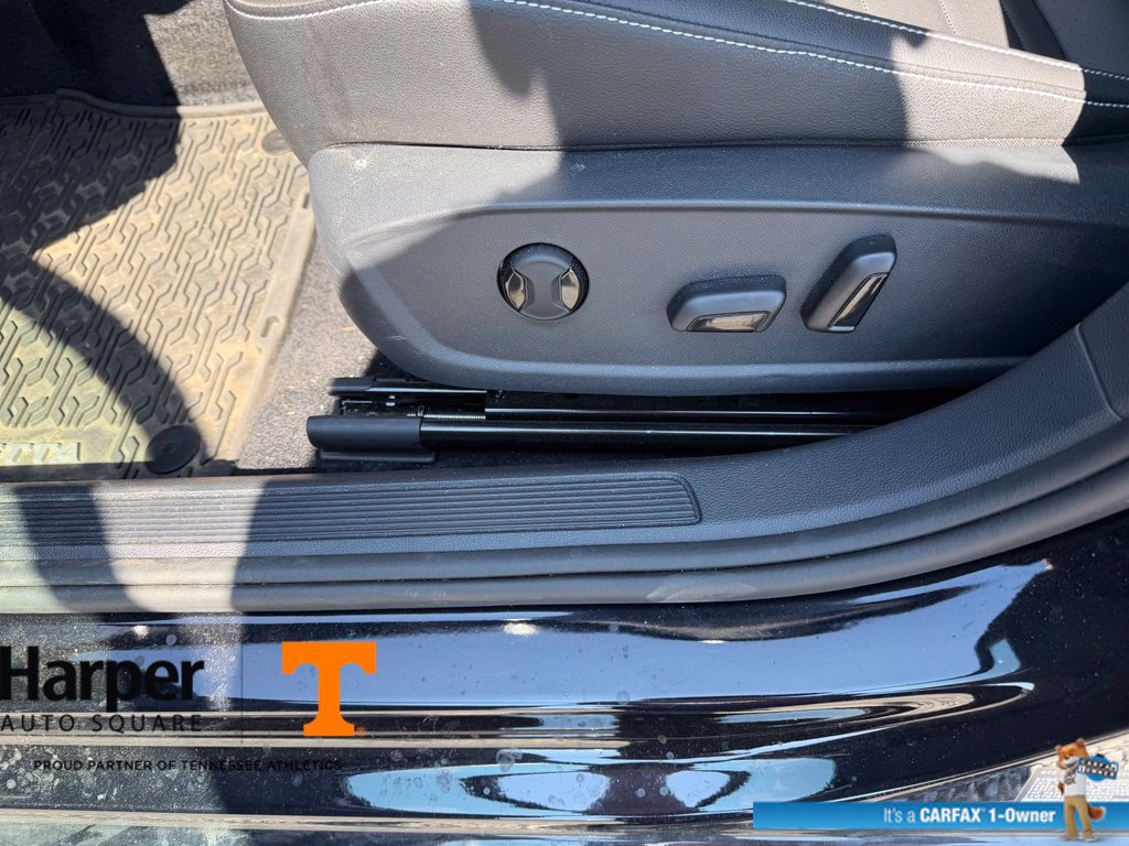 Used 2024 Volkswagen Jetta SE w/ Panoramic Sunroof Package FWD image 18
