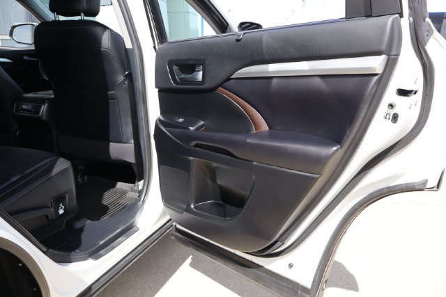 Used 2019 Toyota Highlander XLE AWD/4WD image 33
