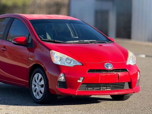 Used 2014 Toyota Prius C One image 15