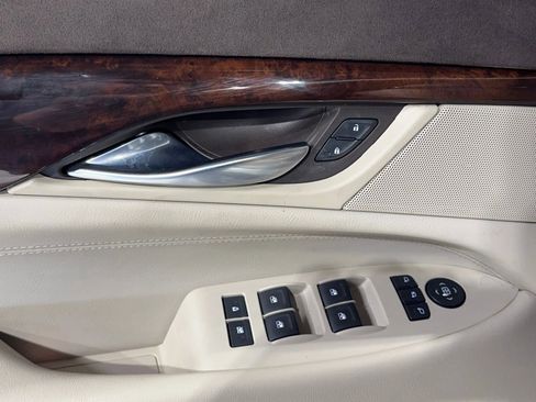 Used 2015 Cadillac Escalade Luxury image 19
