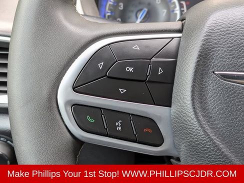 Certified 2025 Chrysler Pacifica Select FWD image 24