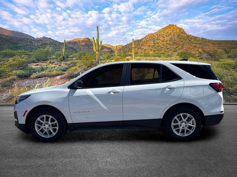 Used 2023 Chevrolet Equinox LS w/ LS Convenience Package FWD image 7