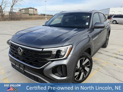 Used 2025 Volkswagen Atlas Cross Sport SE image 1