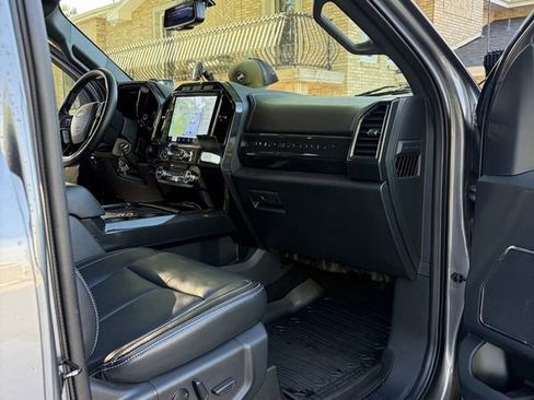 Used 2022 Ford F550 4x4 Crew Cab Super Duty image 16