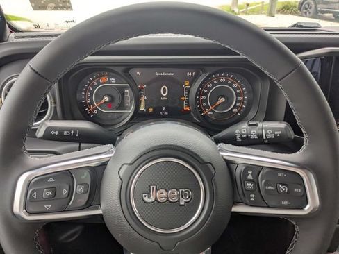 New 2026 Jeep Wrangler Unlimited Sahara w/ Whitecap Package AWD/4WD image 28