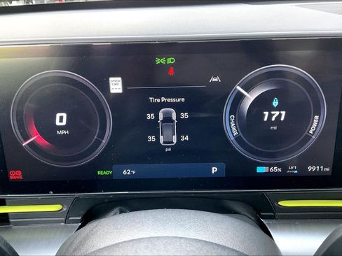 Used 2025 Hyundai Kona Limited FWD image 25