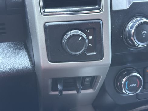 Used 2019 Ford F250 Lariat w/ Snow Plow Prep Package AWD/4WD image 16