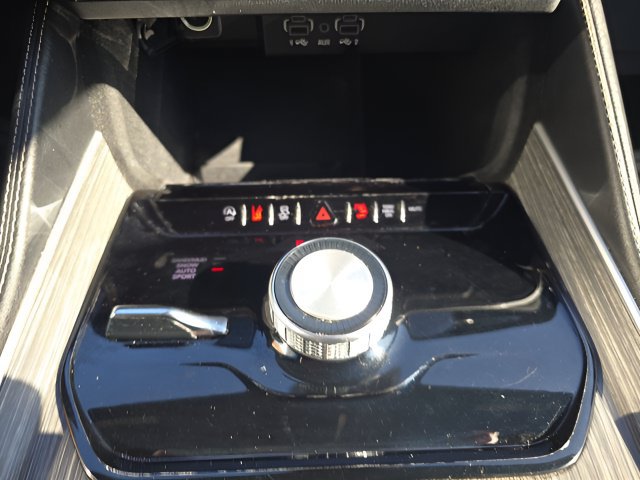 Certified 2024 Jeep Wagoneer L Series II w/ Flexible Seating Group AWD/4WD image 23