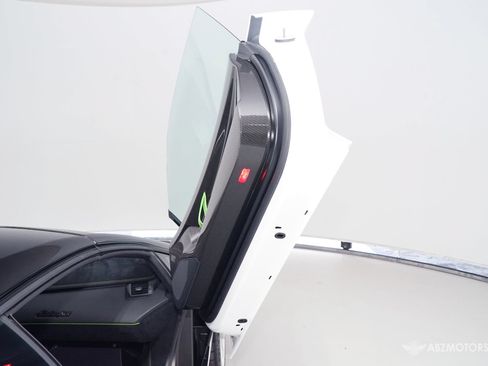 Used 2021 Lamborghini Aventador SVJ AWD/4WD image 18