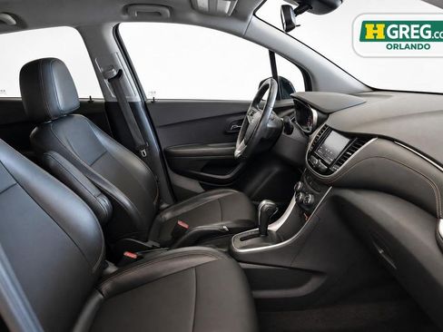 Used 2022 Chevrolet Trax LT w/ Midnight Edition AWD/4WD image 16