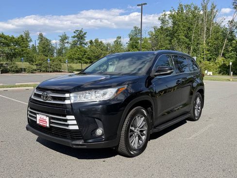 Used 2019 Toyota Highlander XLE AWD/4WD image 10