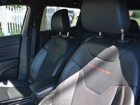 Used 2025 Jeep Compass Trailhawk AWD/4WD image 10