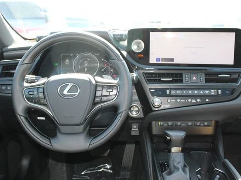 Certified 2025 Lexus ES 300h w/ Accessory Package (Z2) FWD image 14