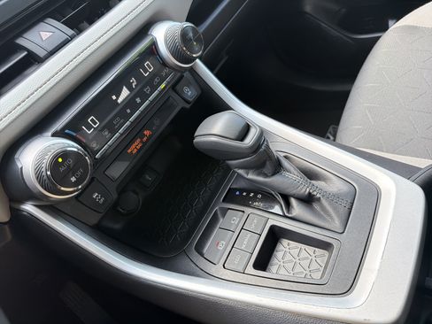 Certified 2022 Toyota RAV4 XLE FWD image 8