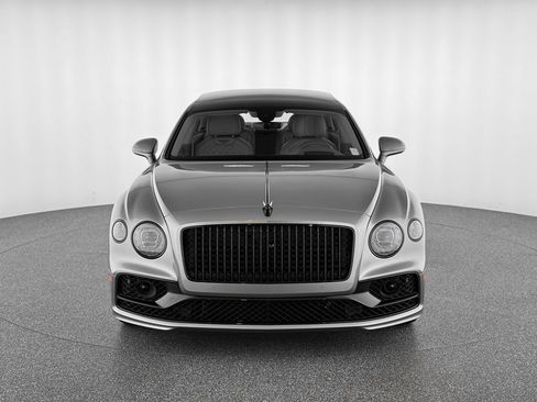 Used 2023 Bentley Flying Spur Azure image 11