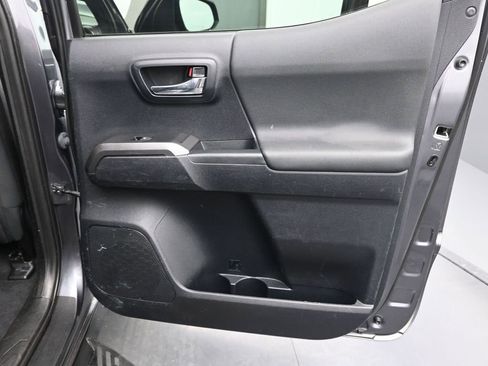 Used 2021 Toyota Tacoma TRD Off-Road image 9