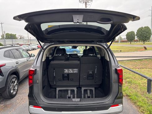 Used 2026 Kia Carnival FWD image 35