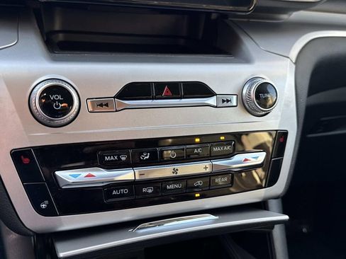 Used 2022 Ford Explorer XLT w/ Equipment Group 202A image 28