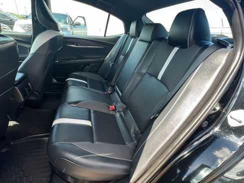 Used 2025 Toyota Camry SE FWD image 15