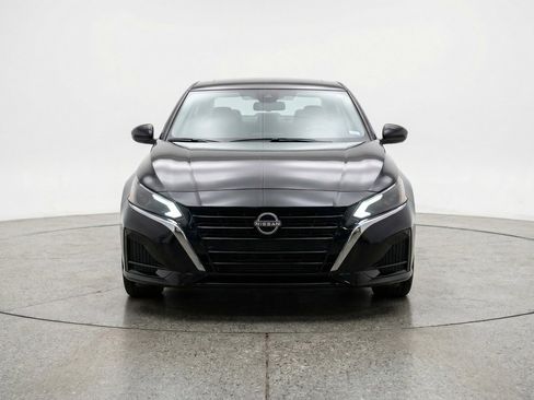 Used 2025 Nissan Altima 2.5 SV image 2