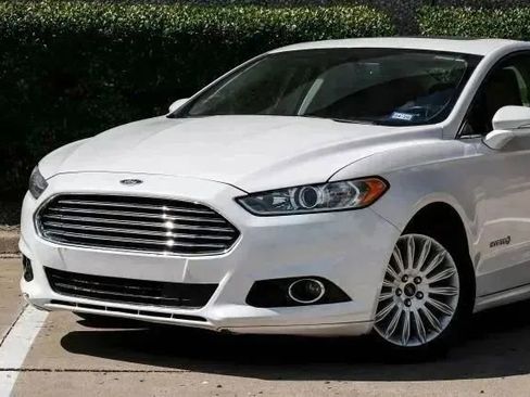 Used 2016 Ford Fusion SE w/ Equipment Group 502A image 6